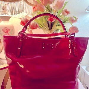 NWOT FLAWLESSLY GORGEOUS KATE SPADE FUCHSIA/BERRY PATENT LEATHER TOTE